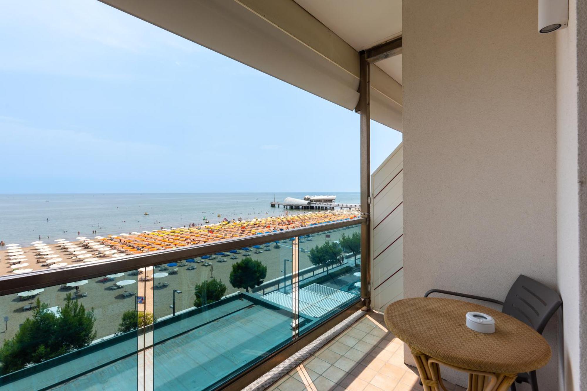 Hotel Columbus Lignano Sabbiadoro Ngoại thất bức ảnh