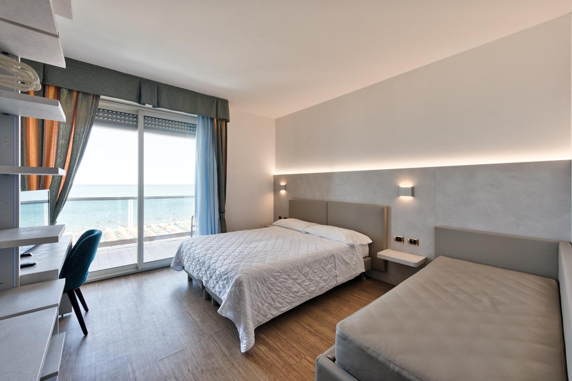 Hotel Columbus Lignano Sabbiadoro Ngoại thất bức ảnh